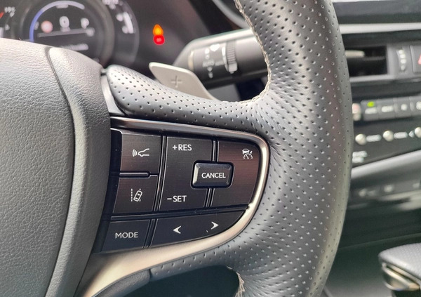 Lexus ES cena 199900 przebieg: 51114, rok produkcji 2021 z Izbica Kujawska małe 562
